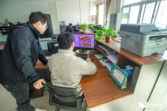 研發(fā)團(tuán)隊(duì)課題攻關(guān)