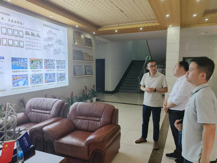 區(qū)發(fā)改局劉方局長(zhǎng)一行領(lǐng)導(dǎo)蒞臨公司調(diào)研指導(dǎo) 1 區(qū)發(fā)改局劉方局長(zhǎng)一行領(lǐng)導(dǎo)蒞臨公司調(diào)研指導(dǎo) 1