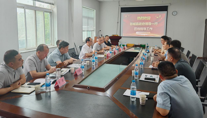 谷城縣委常委、副縣長梁河橋一行領(lǐng)導(dǎo)蒞臨現(xiàn)代精工考察 共謀磷石膏綠色應(yīng)用新篇章