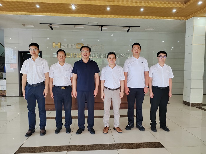 深化政企合作 共筑綠色新篇——荊門市東寶區(qū)領(lǐng)導(dǎo)蒞臨武漢現(xiàn)代精工洽談磷石膏產(chǎn)業(yè)項目