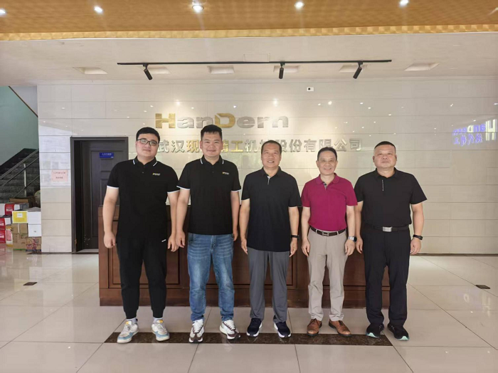 中國建筑材料工業(yè)規(guī)劃研究院團(tuán)隊參觀交流